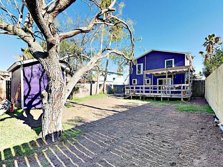 The Purple House - Four Bedroom Home