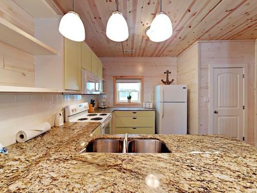 The Commons 402 - Three Bedroom Townhome
