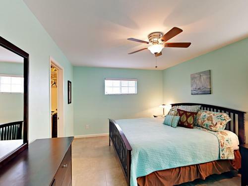 Doodle Digs - Three Bedroom Home