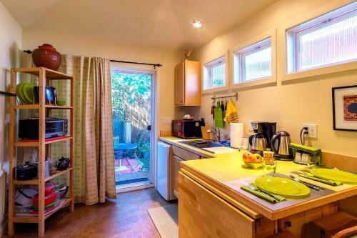 Hostal Everett Street Vacation Rentals