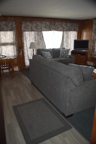 Town & Lake Motel & Cottages