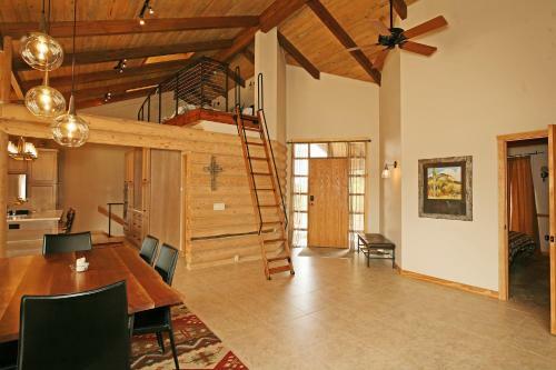 Dalton Ranch - 290 Horse Thief Lane Home