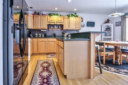 Pickerel Point Executive Home - Hiller Vacation Homes Home