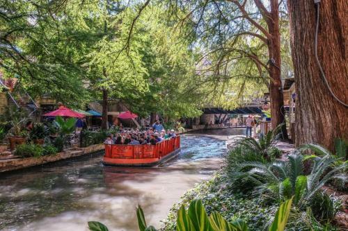 Apartamento Best Location Near Riverwalk! 1br Apt W/ Parking