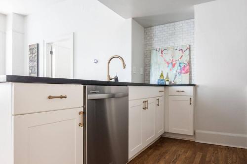 Apartamento Best Location Near Riverwalk! 1br Apt W/ Parking