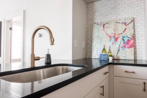Apartamento Best Location Near Riverwalk! 1br Apt W/ Parking