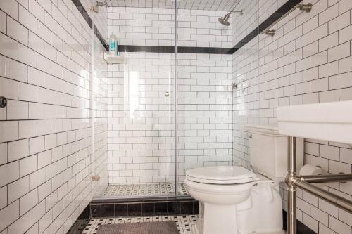 Apartamento Best Location Near Riverwalk! 1br Apt W/ Parking
