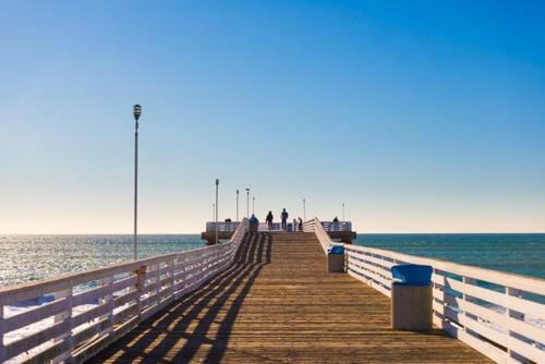 #725 - Beach And Bay Getaway Two-bedroom Apartment