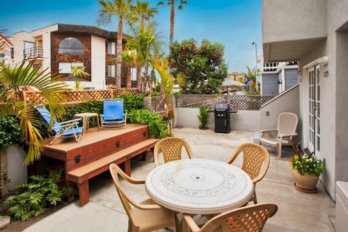 #725 - Beach And Bay Getaway Two-bedroom Apartment