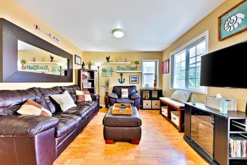 #725 - Beach And Bay Getaway Two-bedroom Apartment