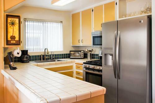 #725 - Beach And Bay Getaway Two-bedroom Apartment