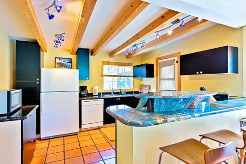 #363 - Poolside Paradise Three-bedroom Holiday Home