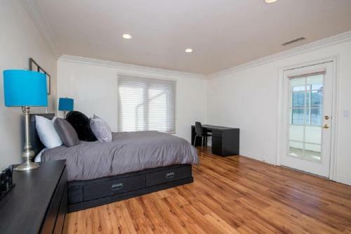 Immaculate Triplex Home Steps To Windansea Beach!