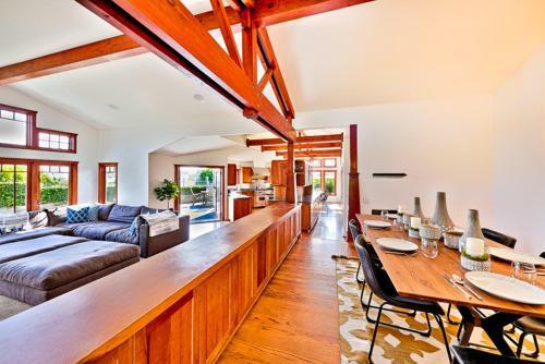 #5411 - Hillside Hideaway Three-bedroom Holiday Home