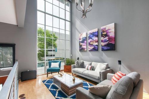Two-bedroom, Two-and-a-half Bath Apt In Little Italy