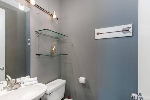 Two-bedroom, Two-and-a-half Bath Apt In Little Italy
