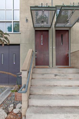 Two-bedroom, Two-and-a-half Bath Apt In Little Italy