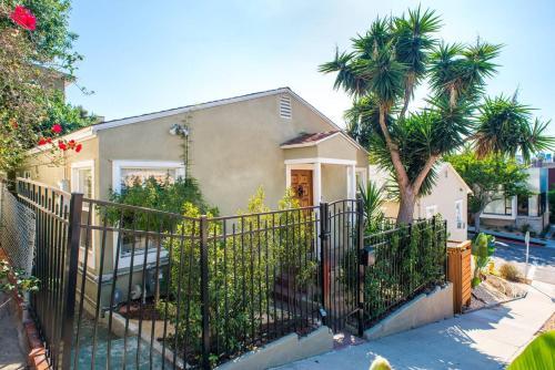 Charming 3br/2ba Craftsman Home By Domio