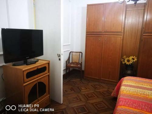 Apartamento Depto. C�ntrico, Lujoso De 2 Dormitorios Con Cochera.