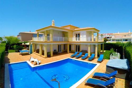 Villa Carisa Suites
