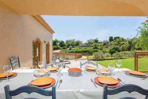 Alcantarilha Villa Sleeps 8 Air Con Wifi