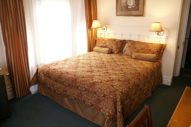 Andrews Hotel