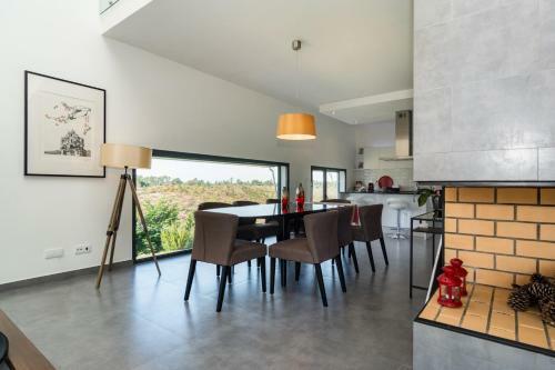 Pool Villa Retreat In Sesimbra