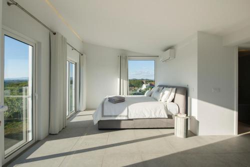 Porches Villa Sleeps 10 Pool Air Con Wifi