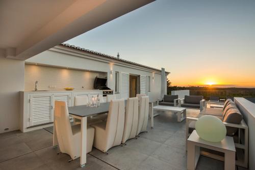 Porches Villa Sleeps 10 Pool Air Con Wifi