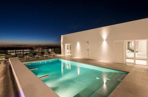 Porches Villa Sleeps 10 Pool Air Con Wifi
