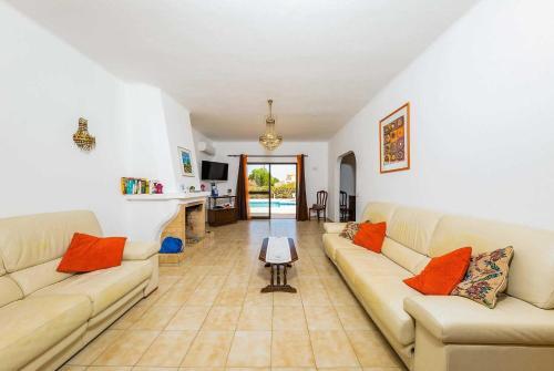 Porches Villa Sleeps 6 Air Con Wifi