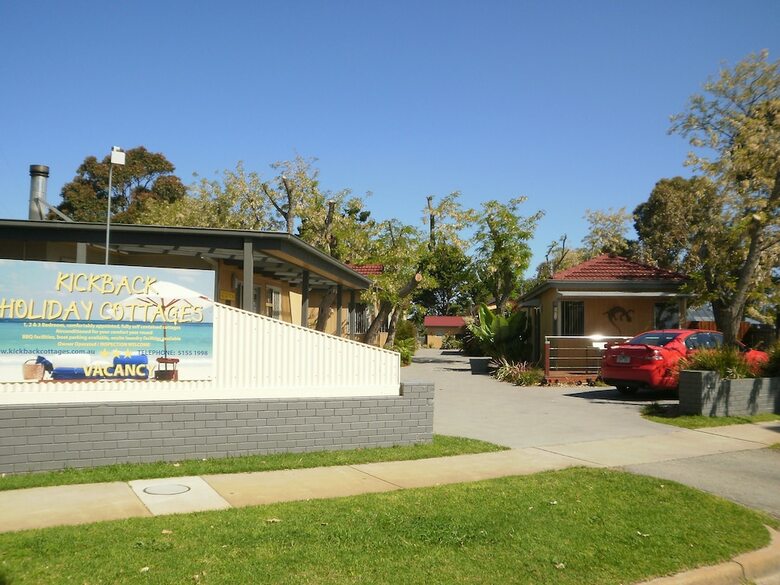 Hotel Kickback Cottages