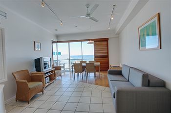 Hotel Rolling Surf Resort