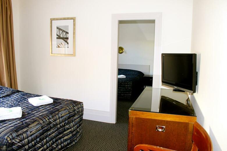 Royal Exhibition Hotel
