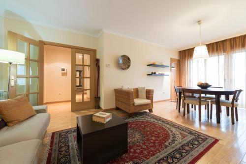 Bmyguest - Oporto Garage Apartment
