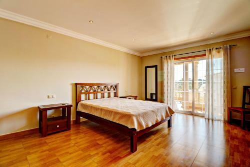 Guia Villa Sleeps 10 Pool Air Con Wifi