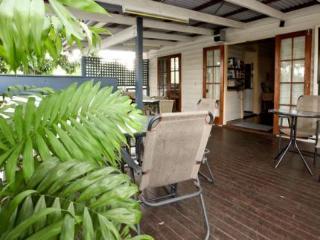 Hotel Bowen Terrace Accommodation - Hostel