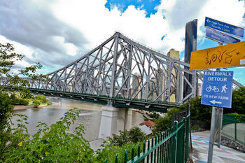 Hotel Bowen Terrace Accommodation - Hostel