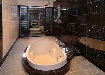 Hotel Bay Village Resort & Spa