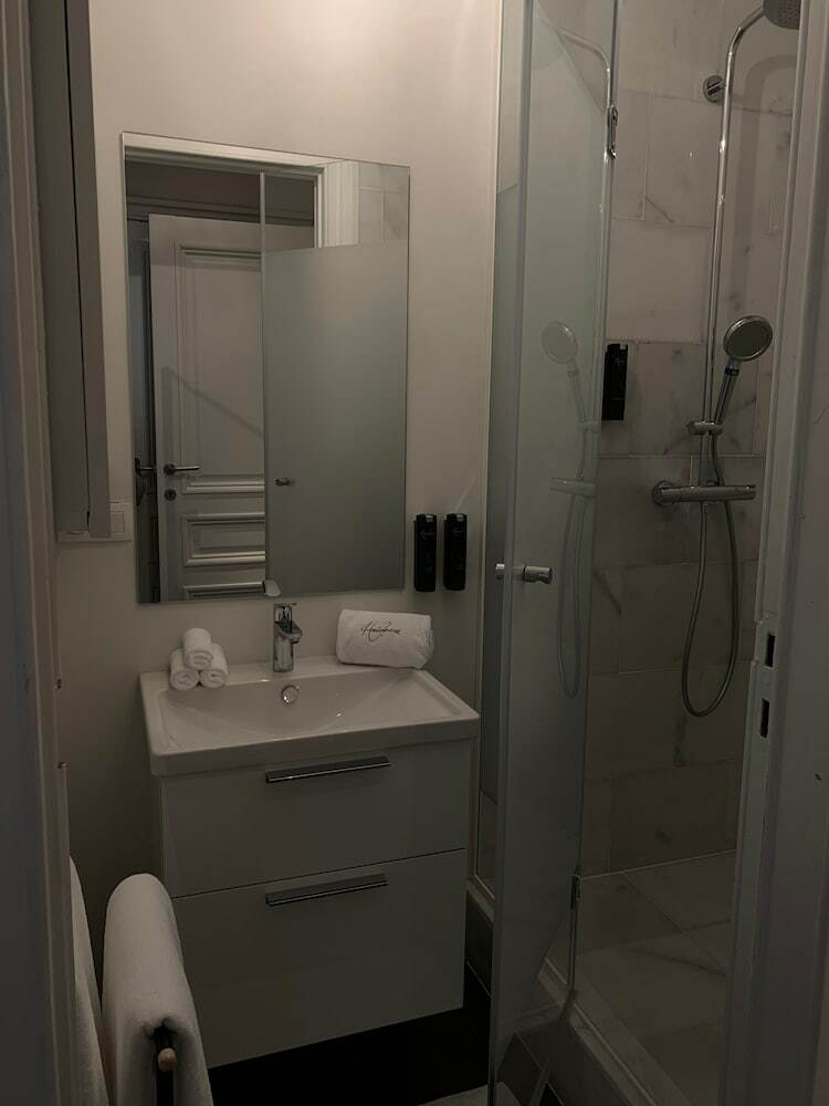 Hostal A Flemish Tale