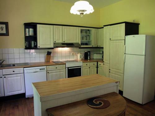 Cozy Villa Near Forest In Huy