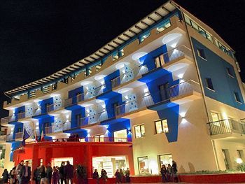 Tus' Hotel