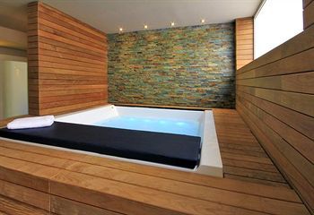Lagaya Apartments & Spa