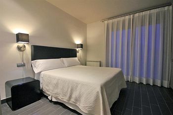 Lagaya Apartments & Spa