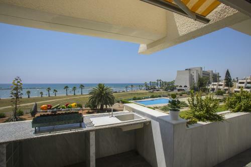 Apartamento Larnaca Sunshore Beachfront Suite