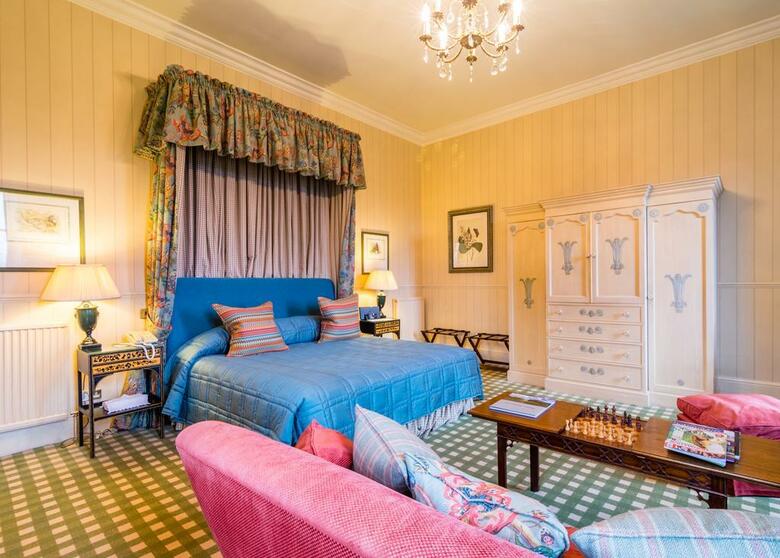 Hotel Iverlocky Castle