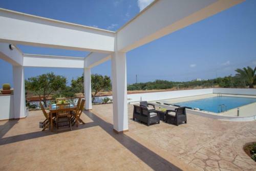 ?imagine Renting A Villa With Very Large Pool? Protaras Villa 98