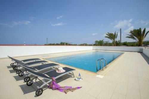 ?imagine Renting A Villa With Very Large Pool? Protaras Villa 98