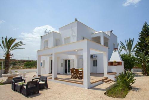 ?imagine Renting A Villa With Very Large Pool? Protaras Villa 98