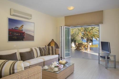 ?imagine Renting This Luxury Villa? Protaras Villa 24